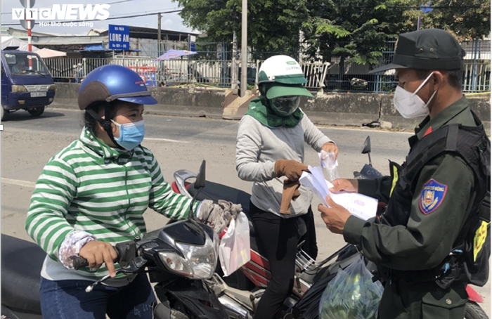 Vì sao nhiều tỉnh thành vẫn bất tuân quy định 'thích ứng an toàn' với COVID-19? - 3