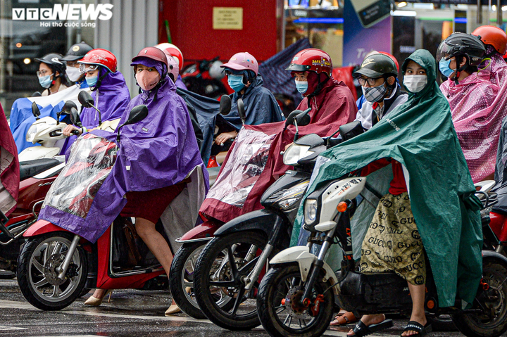 Ảnh: Hà Nội lại tắc đường triền miên vào giờ cao điểm - 5