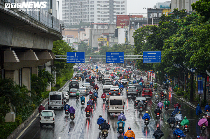 Ảnh: Hà Nội lại tắc đường triền miên vào giờ cao điểm - 8