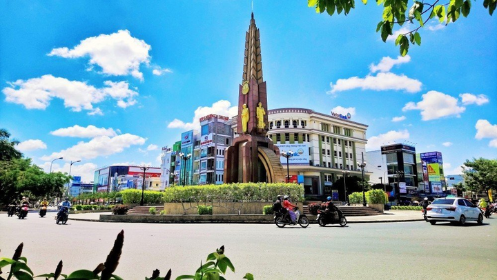 Kiểm soát đi lại ở miền Tây vẫn mỗi nơi một kiểu - 3