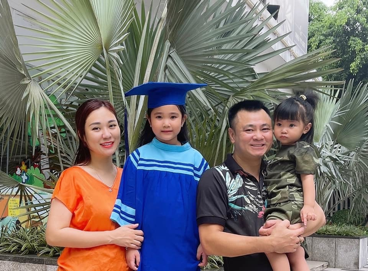 Vợ kém 12 tuổi của NSND Tự Long trẻ trung vì chăm thể dục - 8