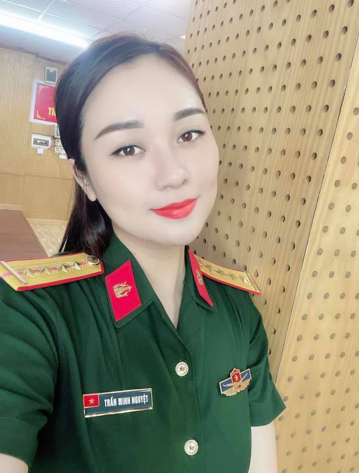 Vợ kém 12 tuổi của NSND Tự Long trẻ trung vì chăm thể dục - 9