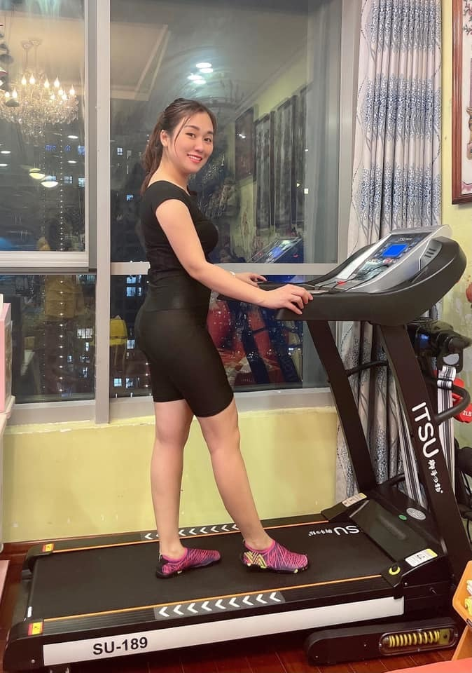 Vợ kém 12 tuổi của NSND Tự Long trẻ trung vì chăm thể dục - 6