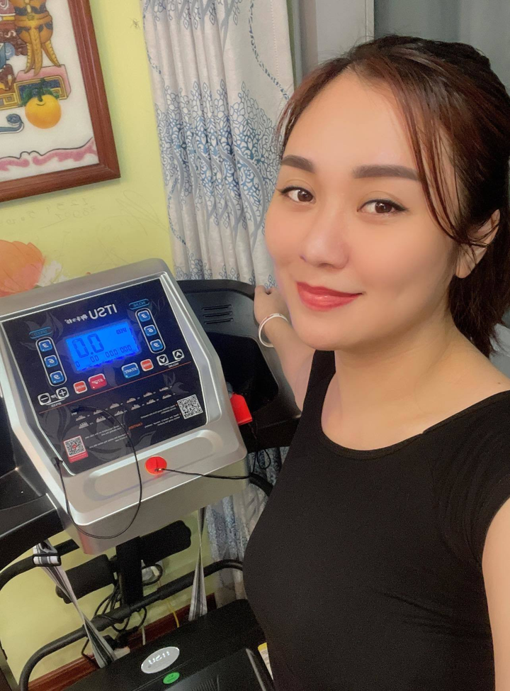 Vợ kém 12 tuổi của NSND Tự Long trẻ trung vì chăm thể dục - 7