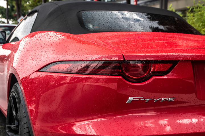 Chiếc Jaguar F-Type mui trần hàng hiếm xuất hiện tại TP.HCM - 10