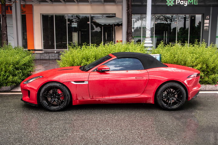 Chiếc Jaguar F-Type mui trần hàng hiếm xuất hiện tại TP.HCM - 6