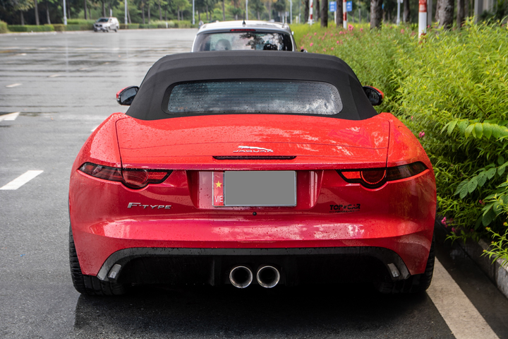 Chiếc Jaguar F-Type mui trần hàng hiếm xuất hiện tại TP.HCM - 8