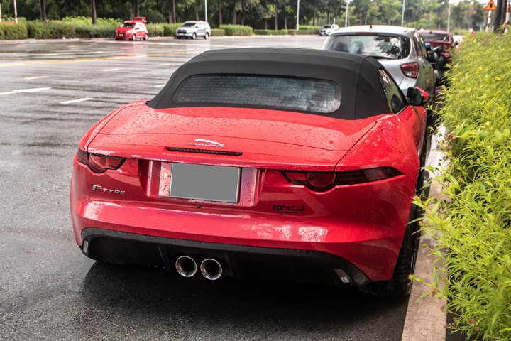 Chiếc Jaguar F-Type mui trần hàng hiếm xuất hiện tại TP.HCM - 9