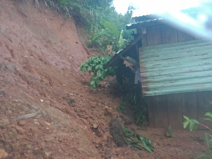 Ảnh: Mưa lớn gây sạt lở ở miền núi Quảng Nam, phố cổ Hội An mênh mông nước - 5