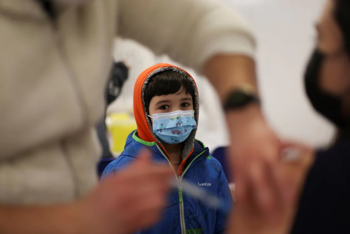 Các nước tiêm vaccine COVID-19 cho trẻ thế nào, độ tuổi quy định ra sao? - 2