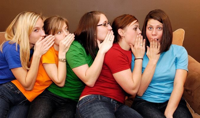 Sự thật sốc về phụ nữ: Ăn 2-3 kg son, mất 1 năm để tự hỏi 'hôm nay mặc gì' - 1