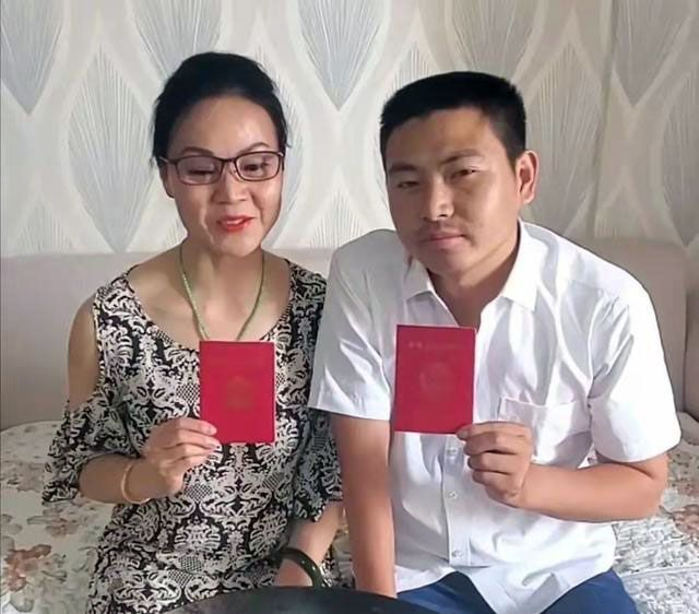 Anh chàng 30 cưới vợ 56 tuổi, cô dâu trông trẻ măng - 3