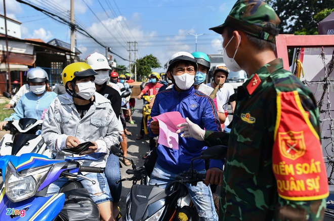 Hơn 140.000 lao động ngoại tỉnh đã quay lại TP.HCM làm việc - 1