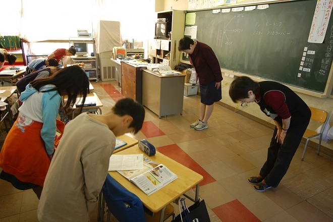 Nhật Bản tố smartphone làm giảm thị lực học sinh