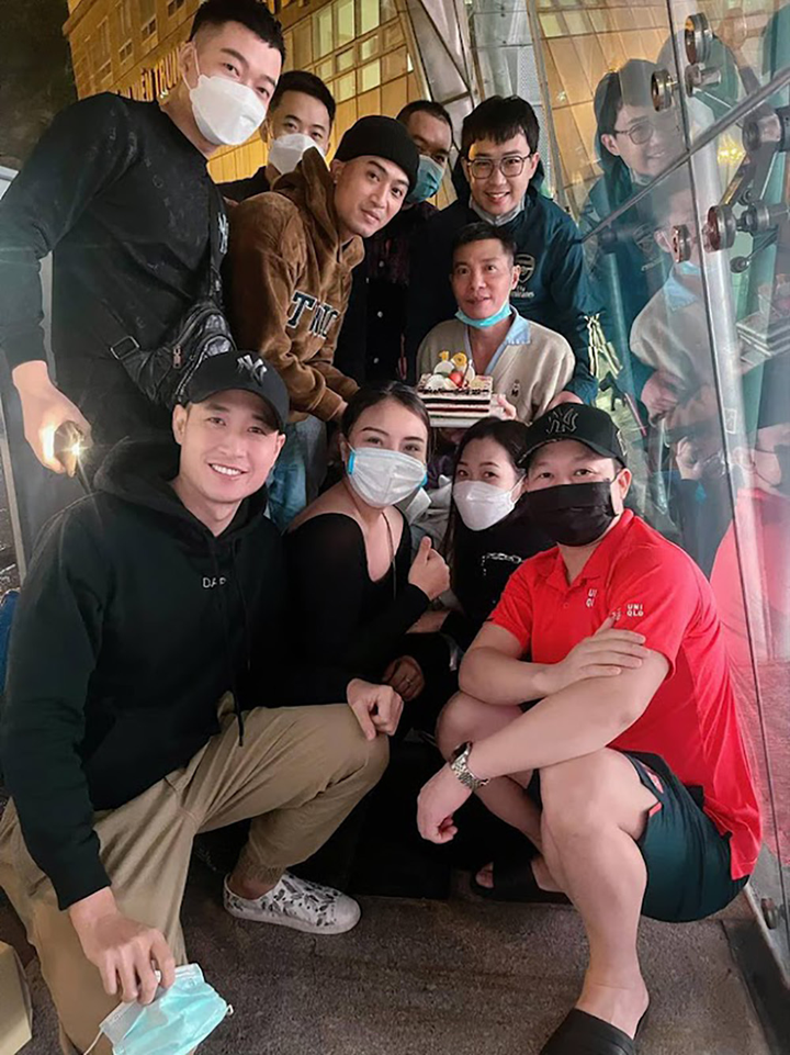 Vợ cũ, vợ mới làm bạn: Chuyện tưởng khó tin nhưng cứ nhìn gia đình NSND Công Lý - 1