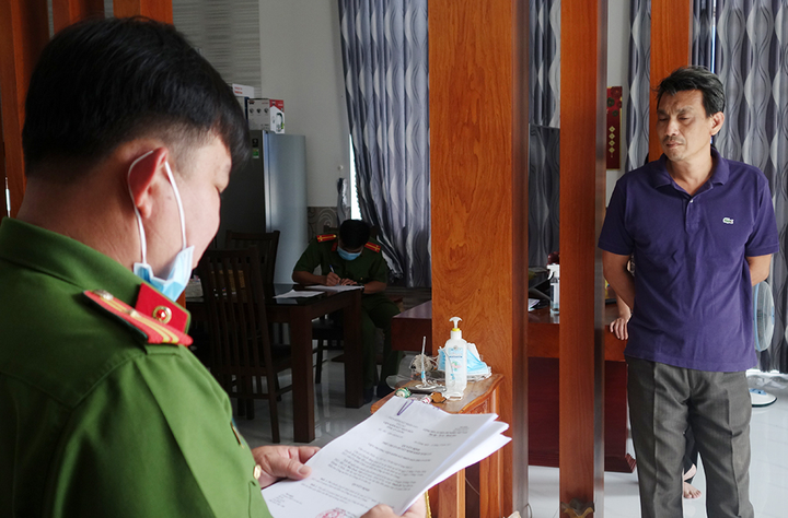 Liên quan vụ án buôn lậu, cán bộ hải quan An Giang bị bắt - 1