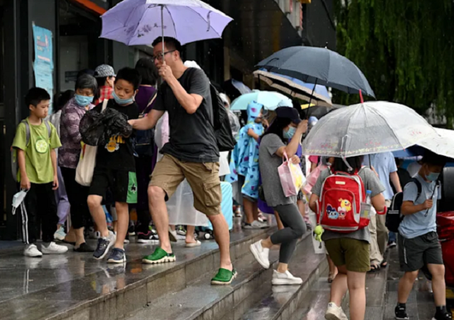 Trung Quốc tính ra luật phạt bố mẹ nếu con hư - 1