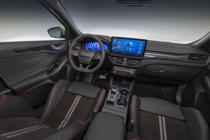 Ford Focus 2022 được trang bị những gì? - 3