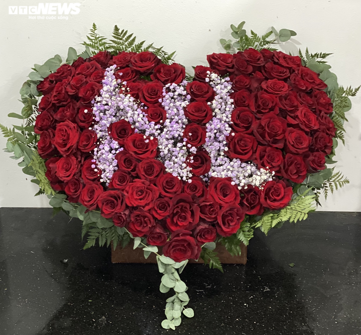 Khách vẫn chịu chi, hoa 20/10 tiền triệu đắt hàng như tôm tươi - 2