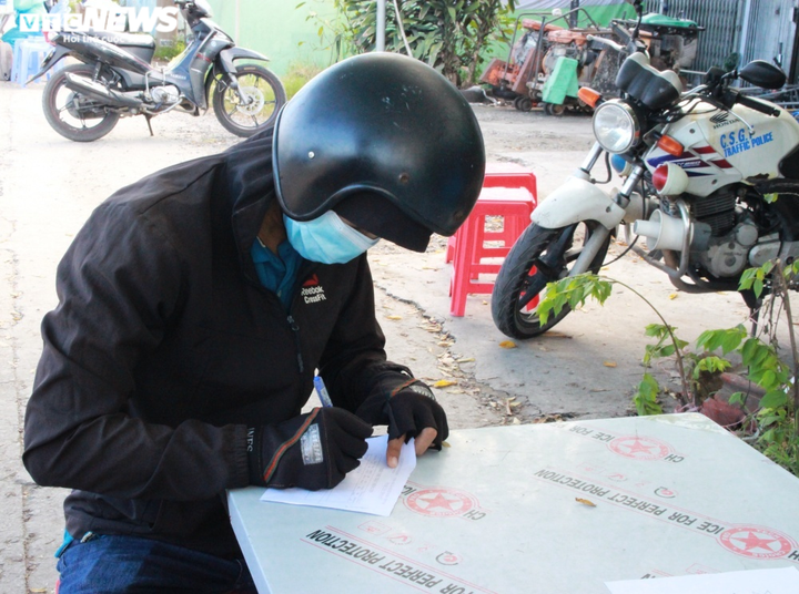 Người lao động ở các tỉnh miền Tây bắt đầu trở lại TP.HCM - 4