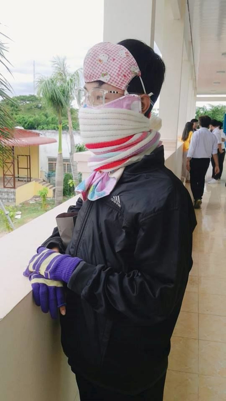 Miền Bắc trở rét, dân tình lại có dịp cười xỉu với các kiểu giữ ấm lạ đời - 4