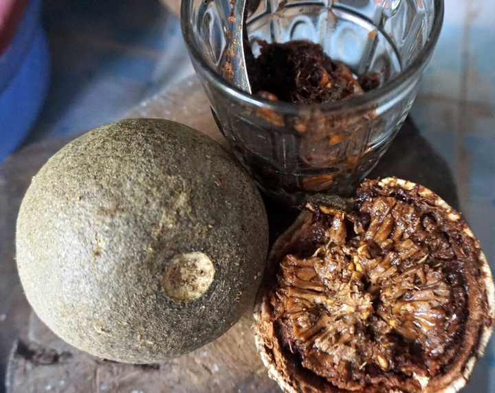 Lạ đời loại quả miền Tây vỏ cứng như đá, bổ ra đen sì nhưng nấu món nào cũng mê - 5