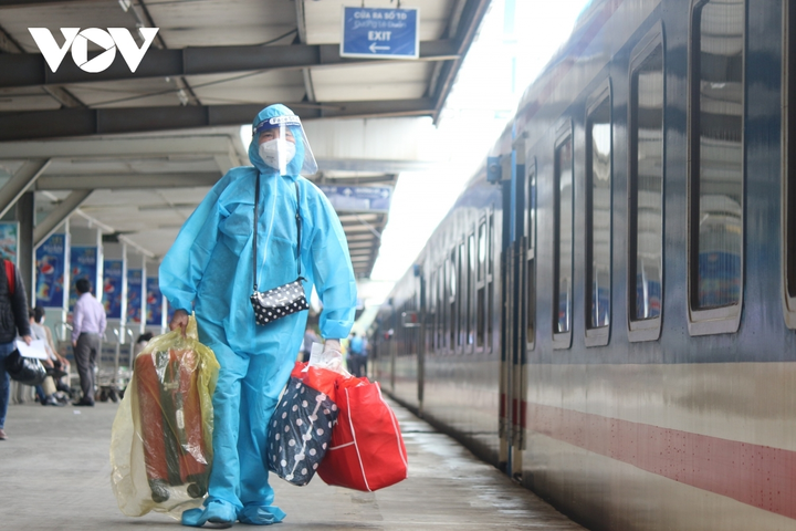 Kiến nghị gỡ khó cho vận tải khách đường bộ, đường sắt - 2