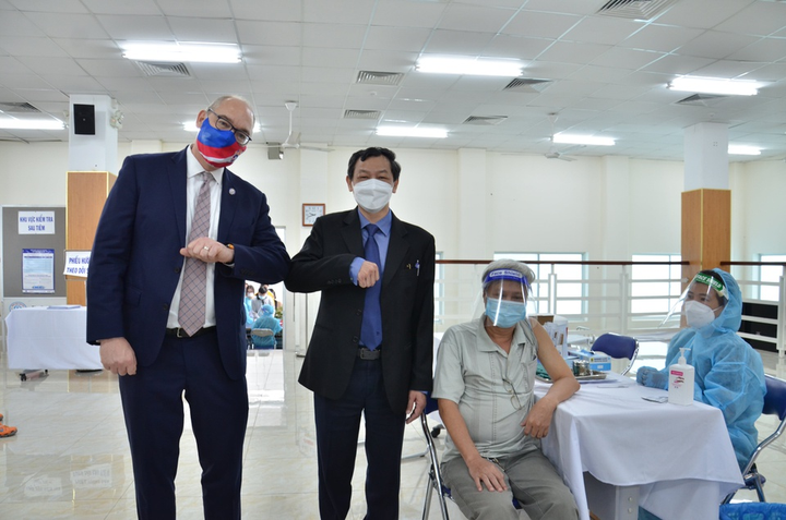 Mỹ sẽ tiếp tục vận động để có thêm vaccine cho Việt Nam - 8