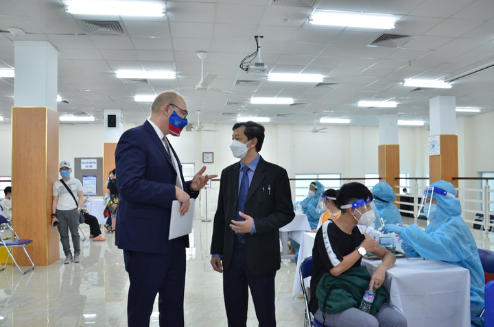 Mỹ sẽ tiếp tục vận động để có thêm vaccine cho Việt Nam - 9