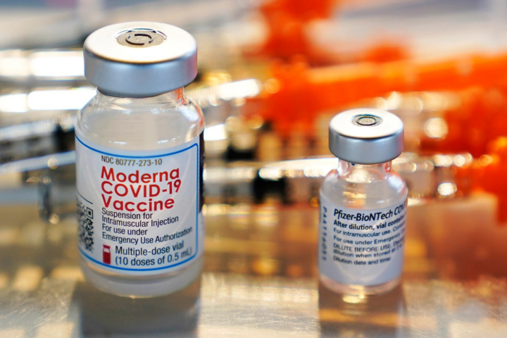 Mỹ cho phép tiêm trộn mũi vaccine COVID-19 tăng cường - 1
