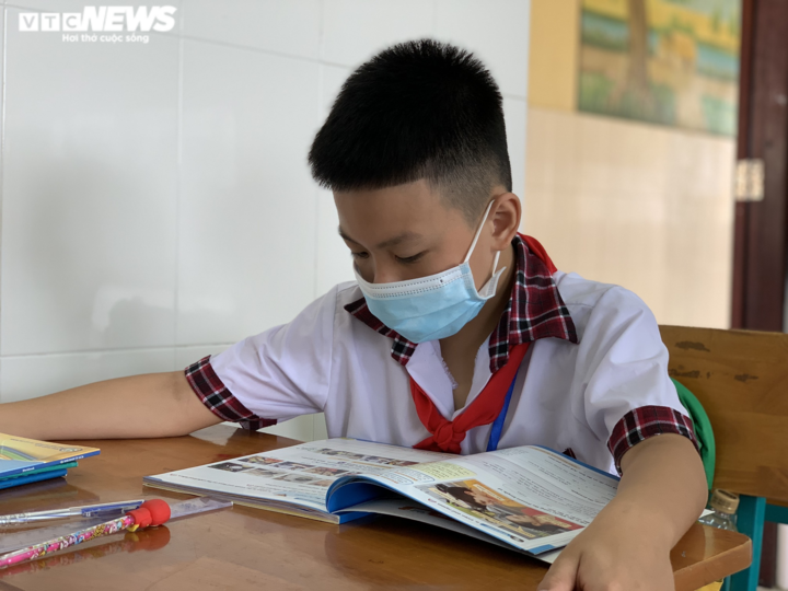 Ảnh: Ngày đầu trở lại trường của học sinh TP.HCM - 4