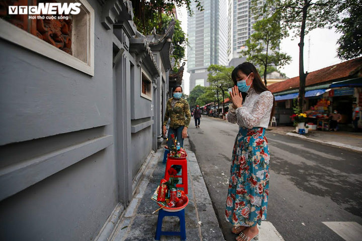 Giới trẻ Hà Nội tấp nập đến chùa Hà vái vọng cầu duyên trong ngày Rằm tháng 9 - 7