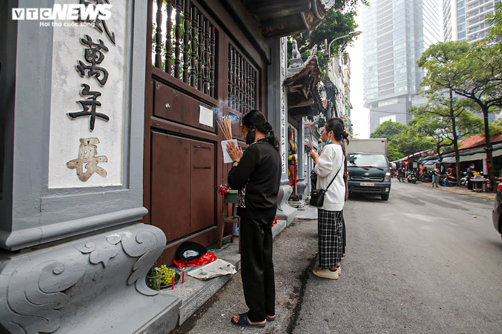 Giới trẻ Hà Nội tấp nập đến chùa Hà vái vọng cầu duyên trong ngày Rằm tháng 9 - 10