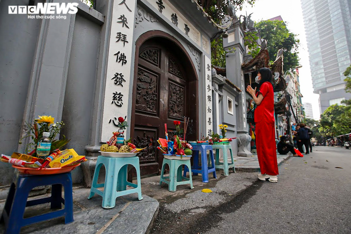 Giới trẻ Hà Nội tấp nập đến chùa Hà vái vọng cầu duyên trong ngày Rằm tháng 9 - 6