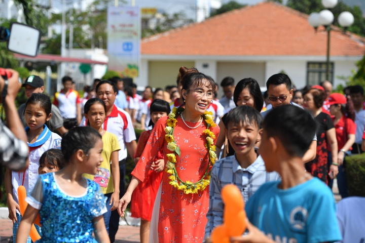Trái tim nhân ái của người phụ nữ có 'bàn tay sắt bọc nhung' - 4