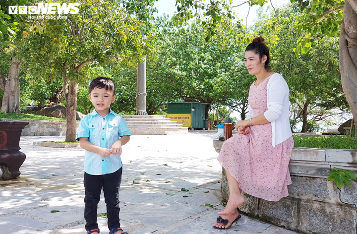 Đà Nẵng ngày đầu mở cửa du lịch: Chủ cửa hàng buồn thiu vì vắng khách - 6