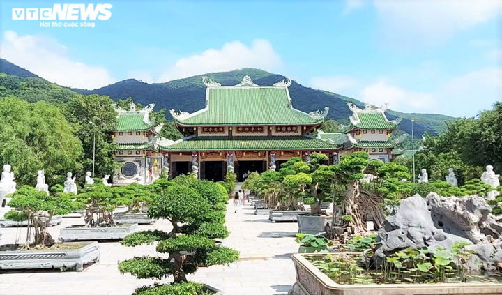 Đà Nẵng ngày đầu mở cửa du lịch: Chủ cửa hàng buồn thiu vì vắng khách - 5