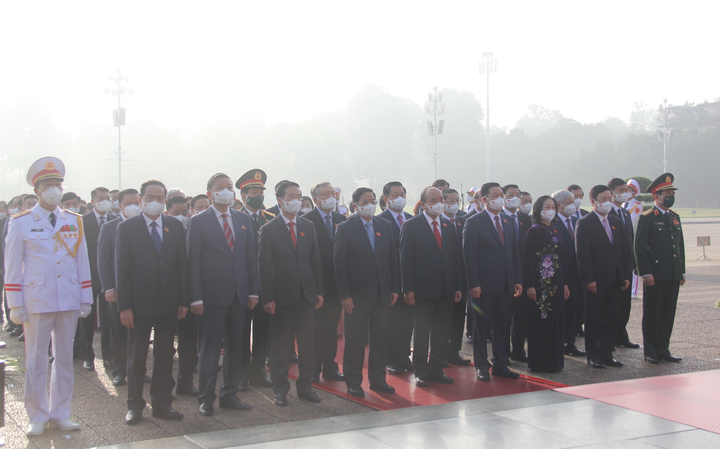 Lãnh đạo Đảng, Nhà nước và đại biểu Quốc hội vào Lăng viếng Chủ tịch Hồ Chí Minh - 3