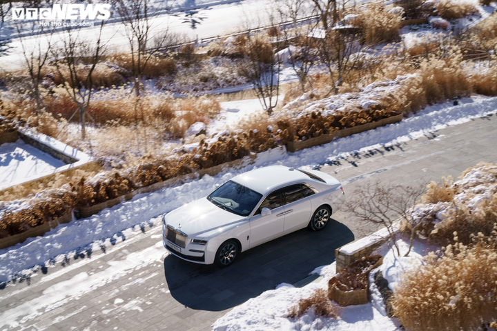Siêu xe Rolls-Royce New Ghost và bộ ảnh chu du khắp thế giới - 7