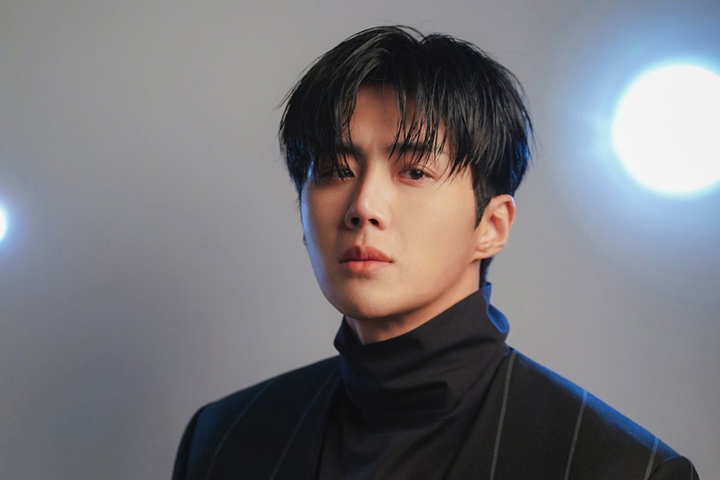 Ngoài đời ép bạn gái bỏ con, Kim Seon Ho diễn cảnh bế em bé lại xúc động thế này - 1