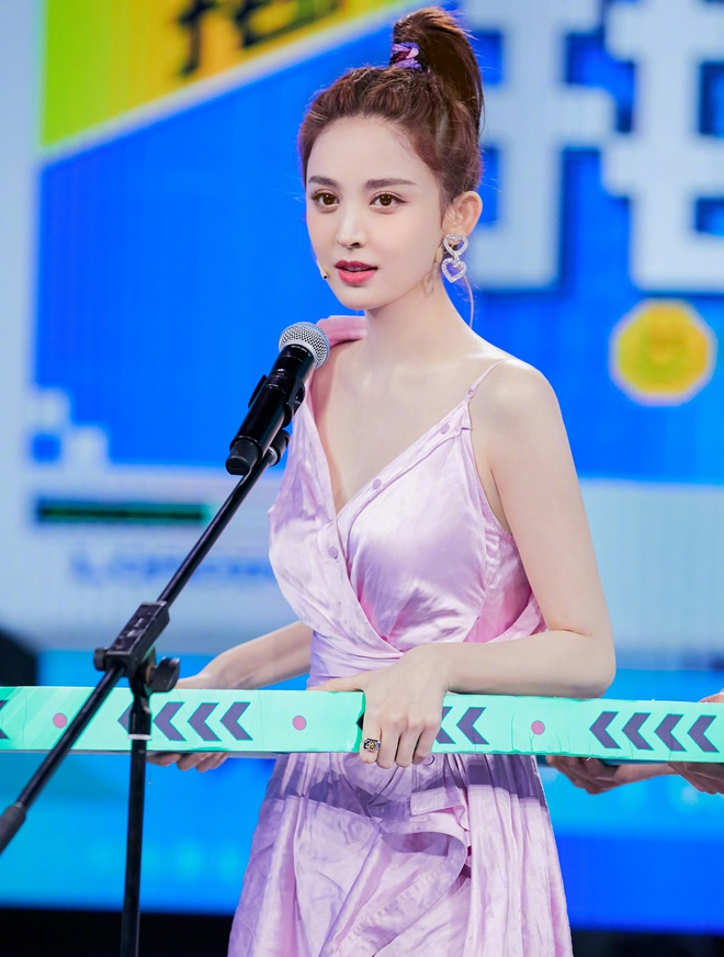 Vương Nhất Bác ảnh 2 Trung Quốc 'trục xuất' hàng loạt MC tai tiếng khỏi game show - 2