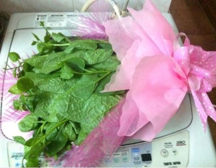 Cười bò với các món quà 'giá trị thấp nhưng độ mặn cao' của hội thanh niên - 6