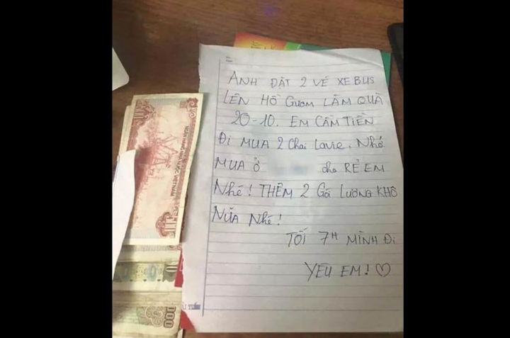 Cười bò với các món quà 'giá trị thấp nhưng độ mặn cao' của hội thanh niên - 3