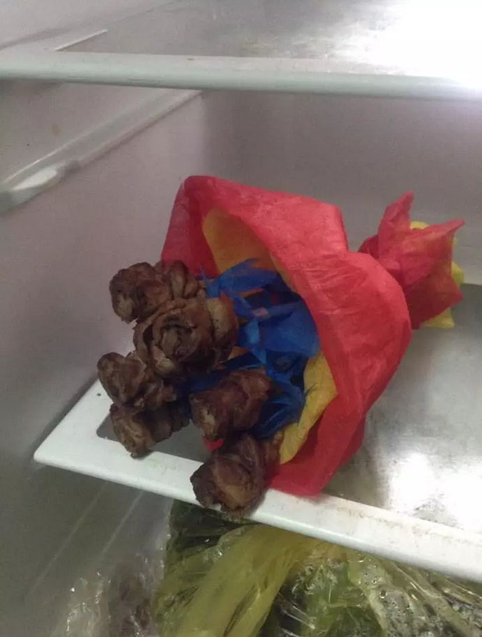 Cười bò với các món quà 'giá trị thấp nhưng độ mặn cao' của hội thanh niên - 5