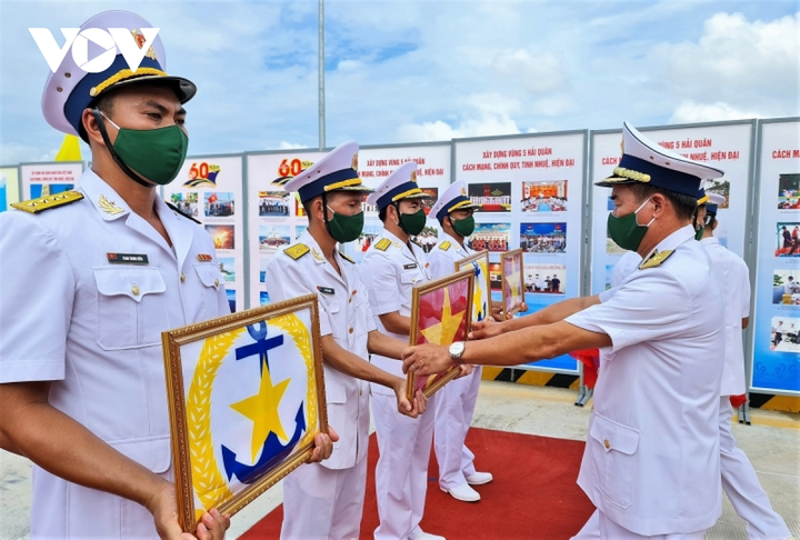 Lễ Thượng cờ 4 tàu vận tải đổ bộ đa năng RoRo – 5612 - 2