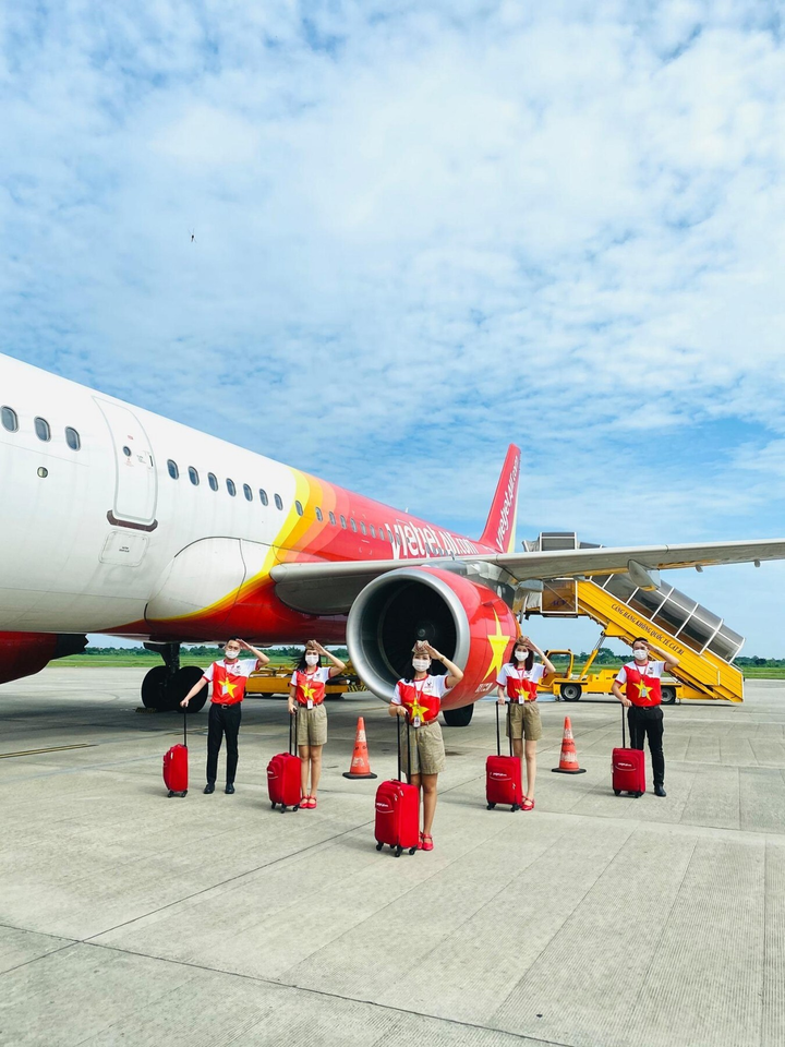 Vietjet khôi phục 48 đường bay nội địa đón khách trên những chuyến bay xanh - 1