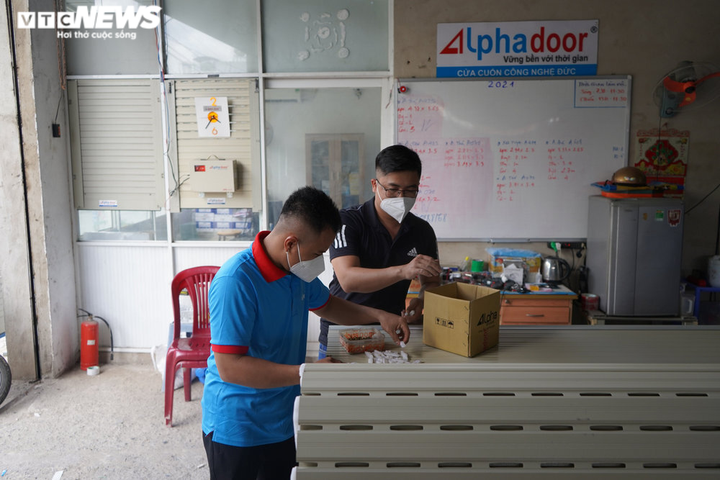 Lao động quay trở lại TP.HCM làm việc: Chủ doanh nghiệp mừng nhưng cũng lo - 1