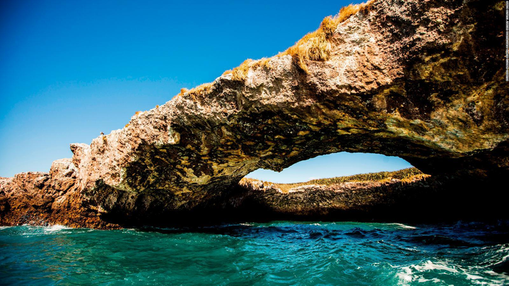 Chiếc hố 'giấu' bên dưới bãi biển tuyệt đẹp: Cảnh kỳ vĩ khó tin nhưng có thật - 6