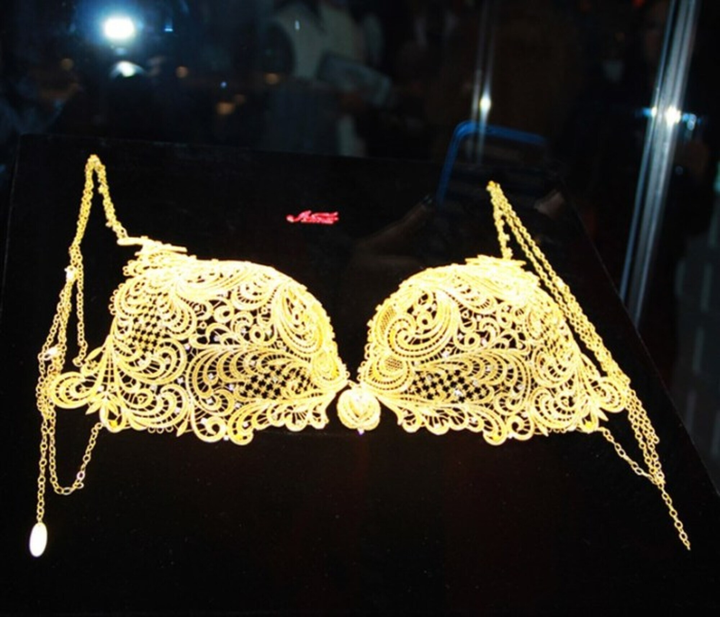 Trọn bộ các đồ vật làm từ vàng 'điên rồ' nhất quả đất, giật mình với món cuối - 2