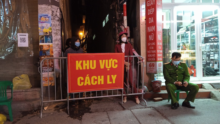 Hà Nội ghi nhận 2 F0 cộng đồng, phong tỏa tạm thời một ngõ đường Giáp Bát - 1